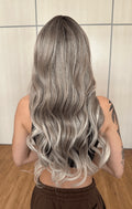 LACE WIG ARLENE - LOIRO ACINZENTADO MECHA FRONTAL 18G/60D(PREMIUM)