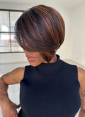WIG ERIKA - PRETO COM MECHAS GLOW SLEEK (PREMIUM)
