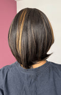 LACE FRONT TANIA - CASTANHO ESCURO COM MECHAS F2/27 SLEEK (PREMIUM)