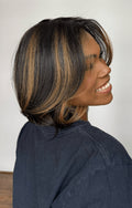 LACE FRONT TANIA - CASTANHO ESCURO COM MECHAS F2/27 SLEEK (PREMIUM)