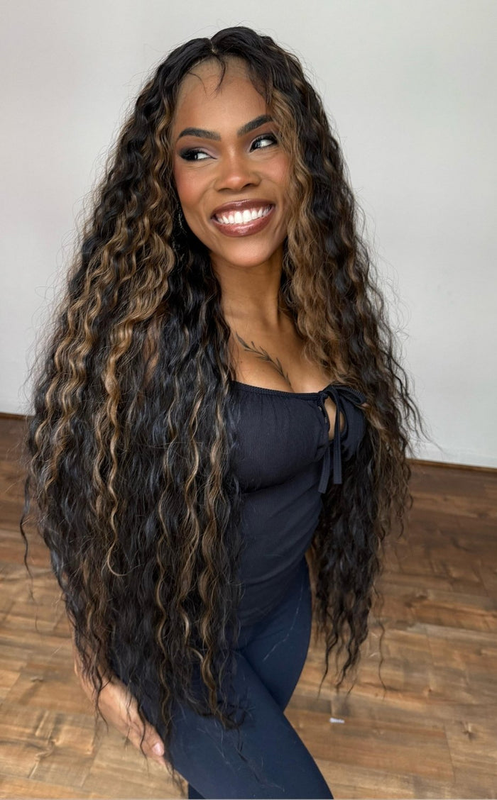 LACE FRONT GABRIELA - CASTANHO ESCURO COM MECHAS F2/27 SLEEK (PREMIUM)