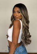 LACE FRONT NELI - PRETO COM MECHAS 23D SLEEK (PREMIUM)