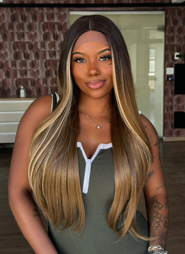 LACE FRONT CIDA - OMBRE LOIRO COM REFLEXO FRONTAL 30W/26J SLEEK (PREMIUM)