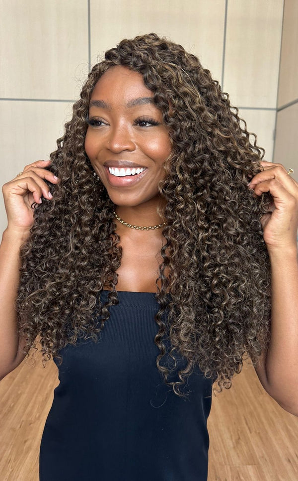 WIG LOLLA- CASTANHO COM MECHAS COR 27/30 (BIO FIBRA)