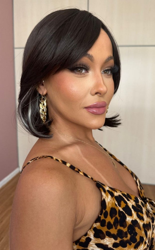 WIG CAMILA - CASTANHO COM MECHAS PLATINADAS (FUTURA)
